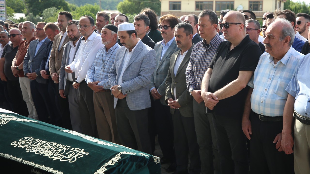 AK Parti Çanakkale Milletvekili Ayhan Gider’in babasının cenazesi toprağa verildi