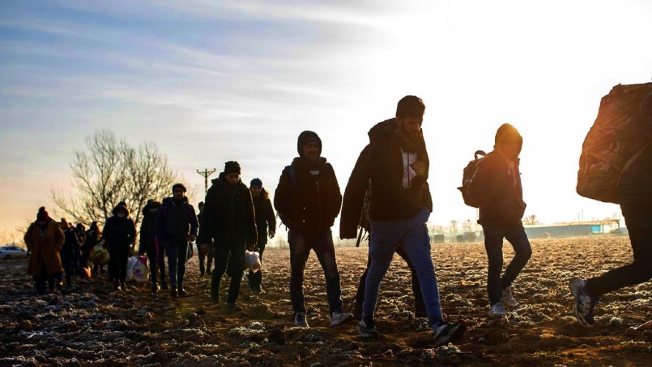 Bir haftada 1212 düzensiz göçmen sınır dışı edildi