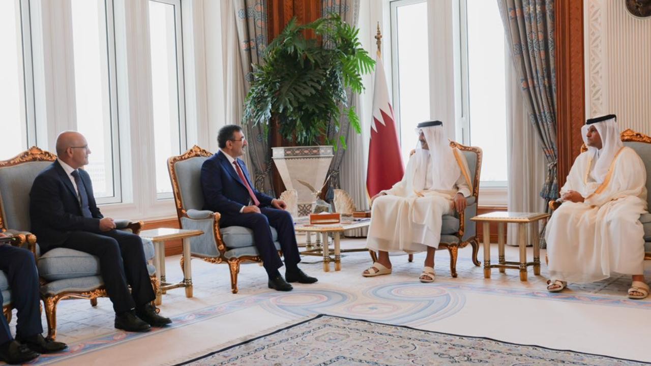 Cumhurbaşkanı Yardımcısı Yılmaz ve Bakan Şimşek Katar Emiri Al Thani ile görüştü