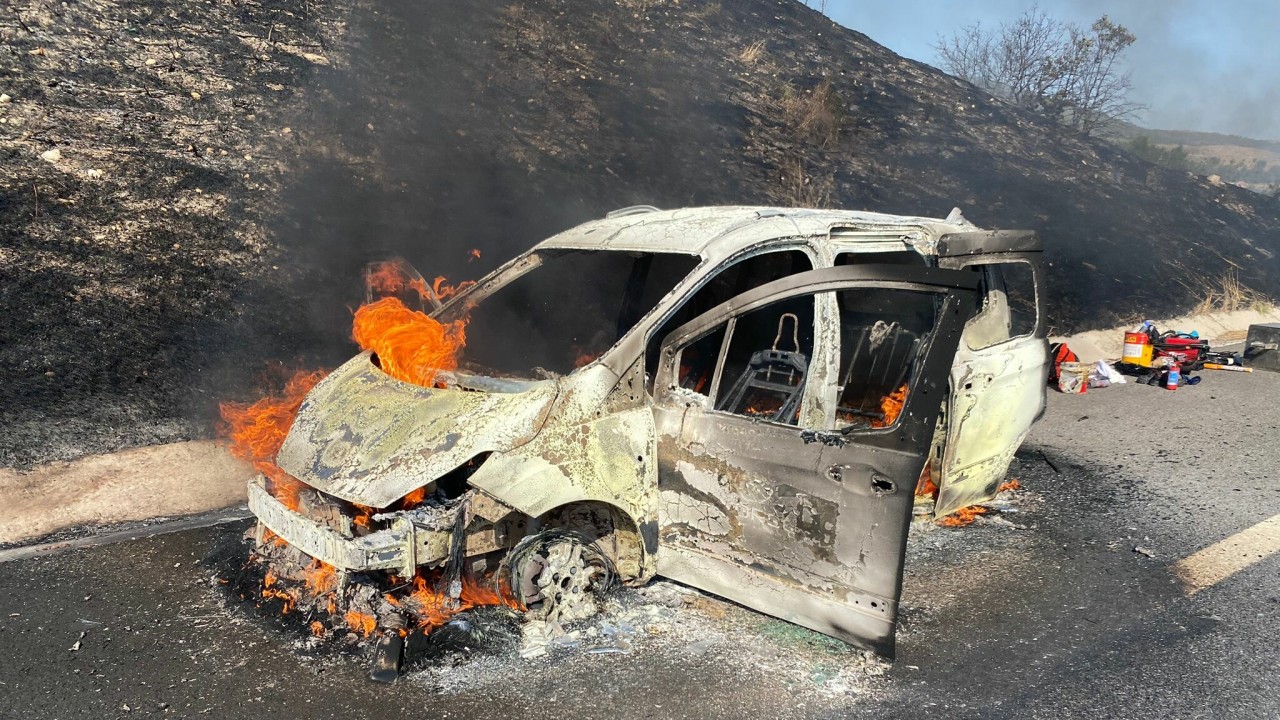 Otomobilde çıkan yangın ormana sıçradı