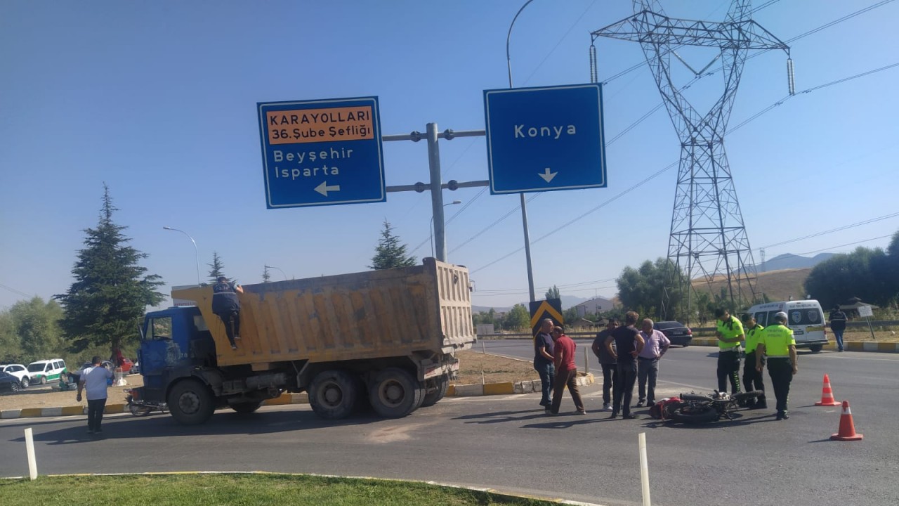 Konya’da motosiklet ile kamyon çarpıştı: 2 kişi yaralandı
