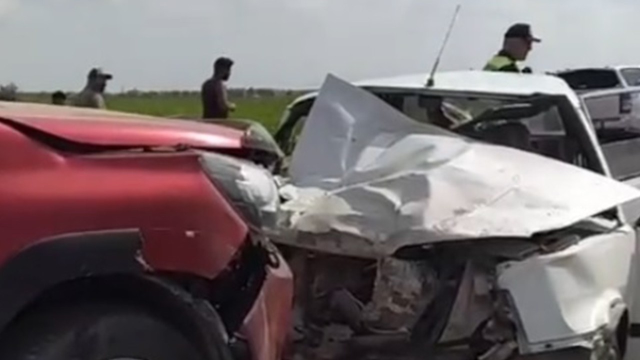 Otomobille kamyonet kafa kafaya çarpıştı: Karı- koca hayatını kaybetti