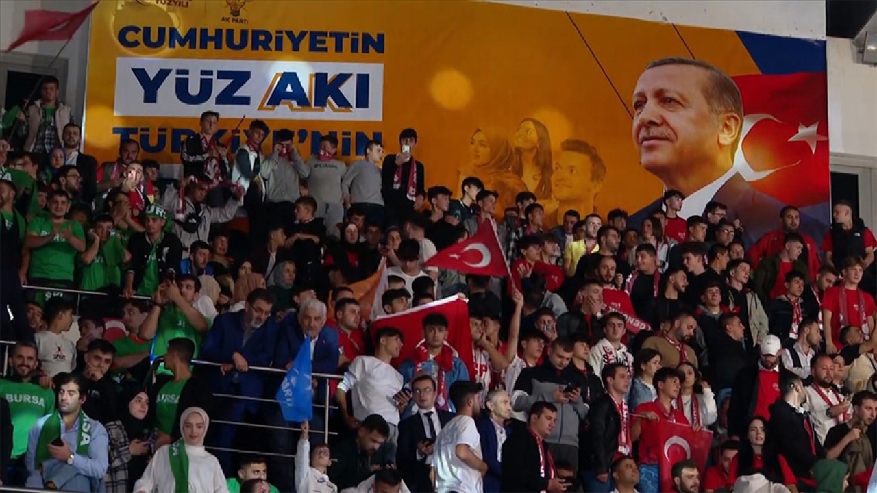 AK Parti 4. Olağanüstü Büyük Kongresi için Ankara Spor Salonu’na girişler başladı