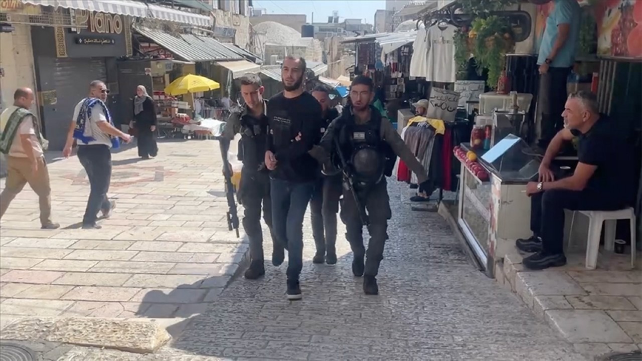 İsrail polisinden Filistinlilere gaz bombası