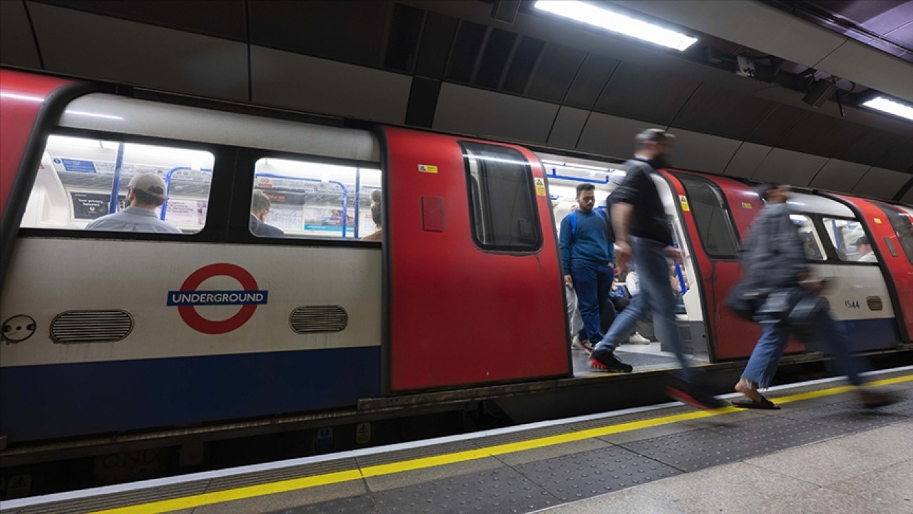 Londra metrosunda “Özgür Filistin“ anonsu yapan makinist görevden uzaklaştırıldı