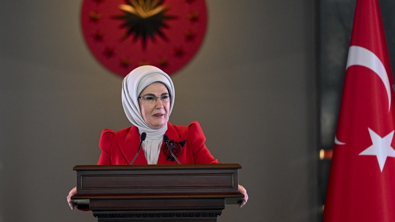 Emine Erdoğan Cumhuriyet'in 100. yılını kutladı