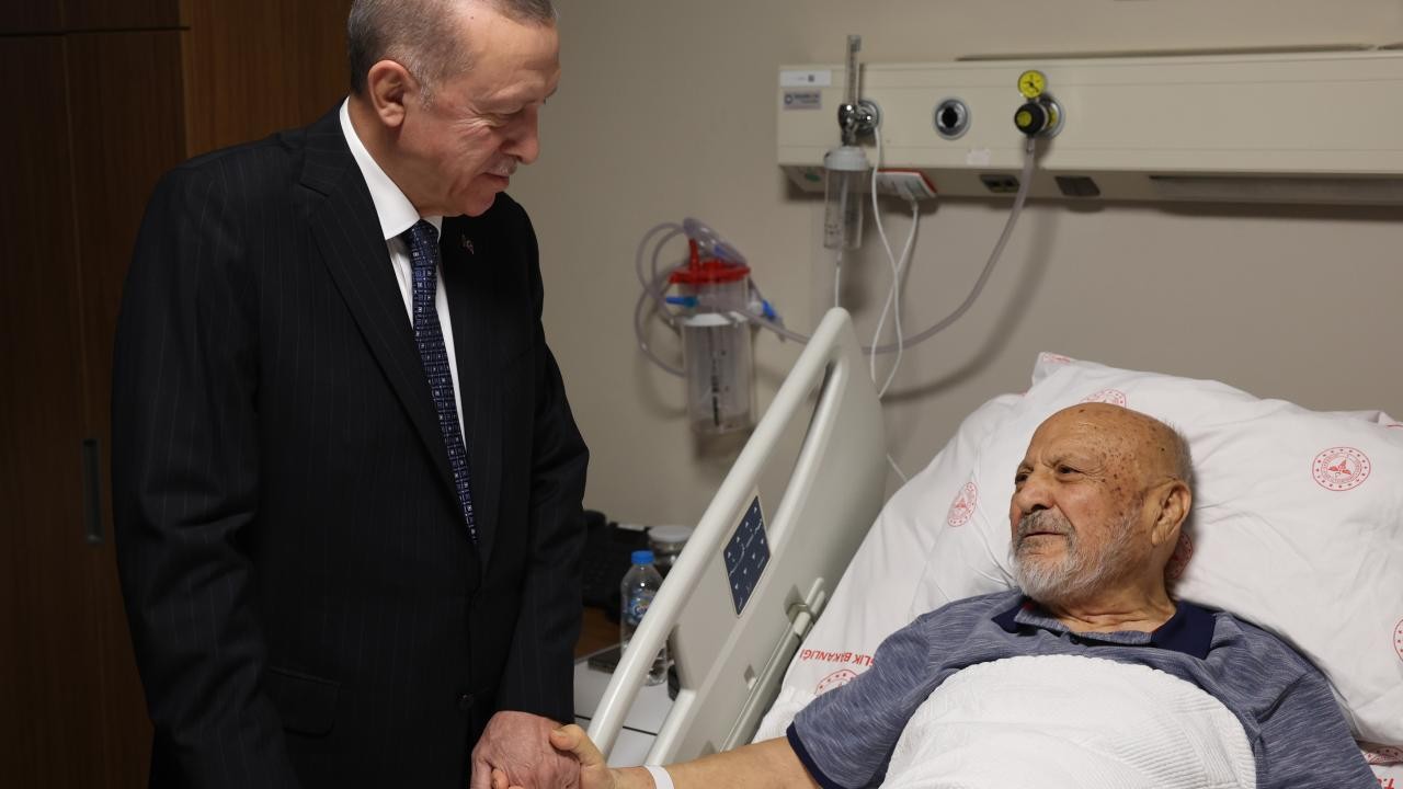 Cumhurbaşkanı Erdoğan eski Devlet Bakanı Aksay’ı hastanede ziyaret etti