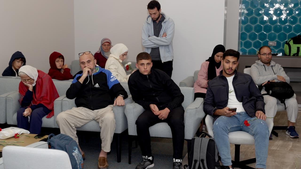 Gazze’den tahliye edilen 44 Türk vatandaşı yurda geri döndü