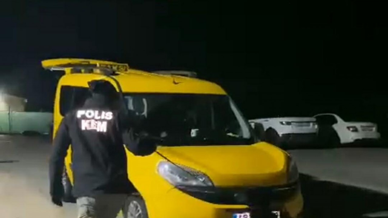 Taksideki uyuşturucuyu ’Naz’ buldu; 4 tutuklama