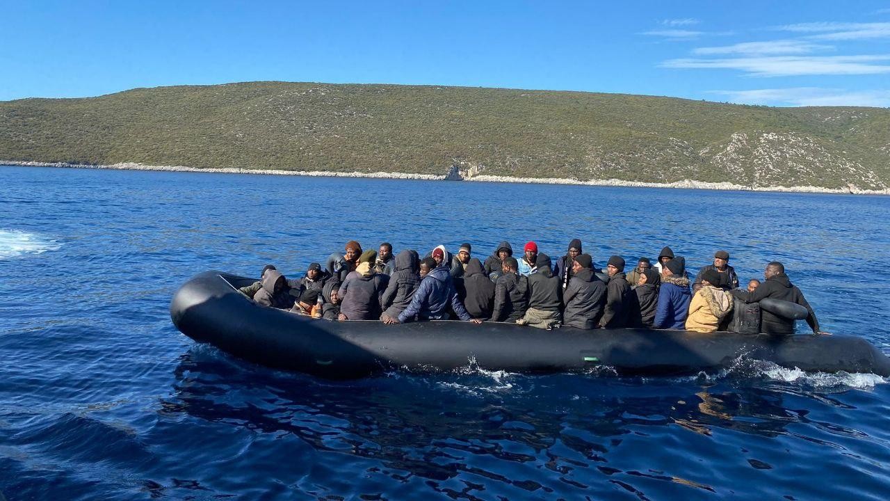 280 düzensiz göçmen ve 7 göçmen kaçakçısı yakalandı