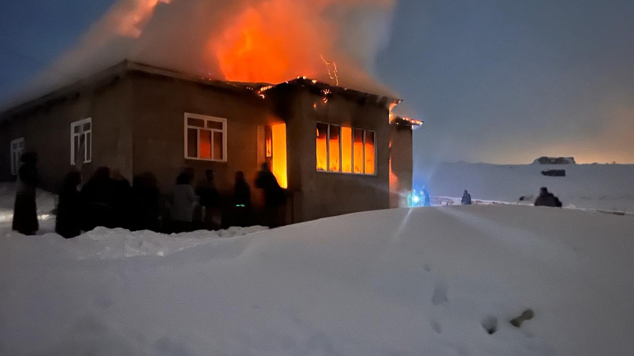 Ev yangınında 6 aylık Şerzan bebek beşiğinde yanarak can verdi