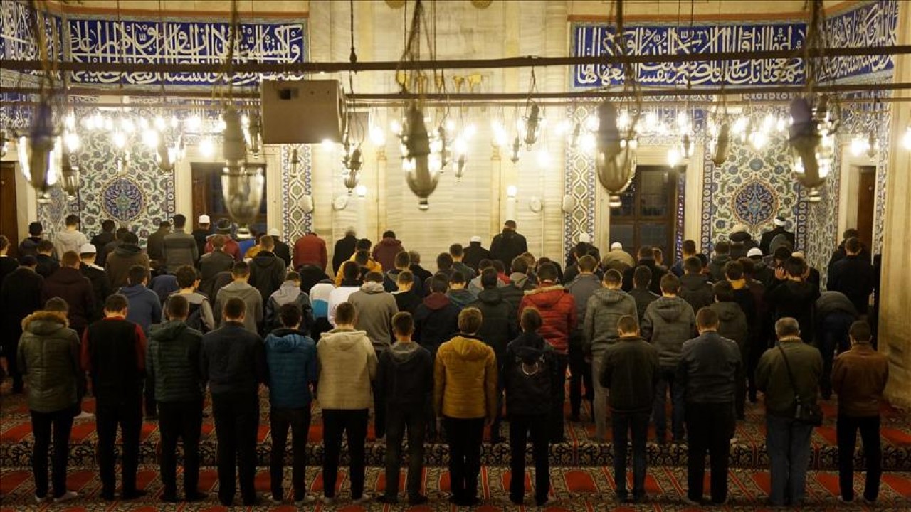 ‘Asrın Felaketi’ yıl dönümünde Konya'daki gençler sabah namazında buluşuyor