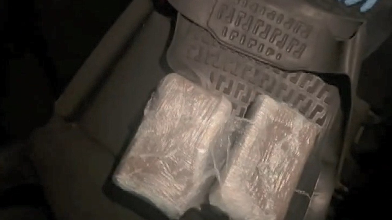 Sahte ’basın trafik kartı’ bulunan cipte 3 kilo kokain ele geçirildi