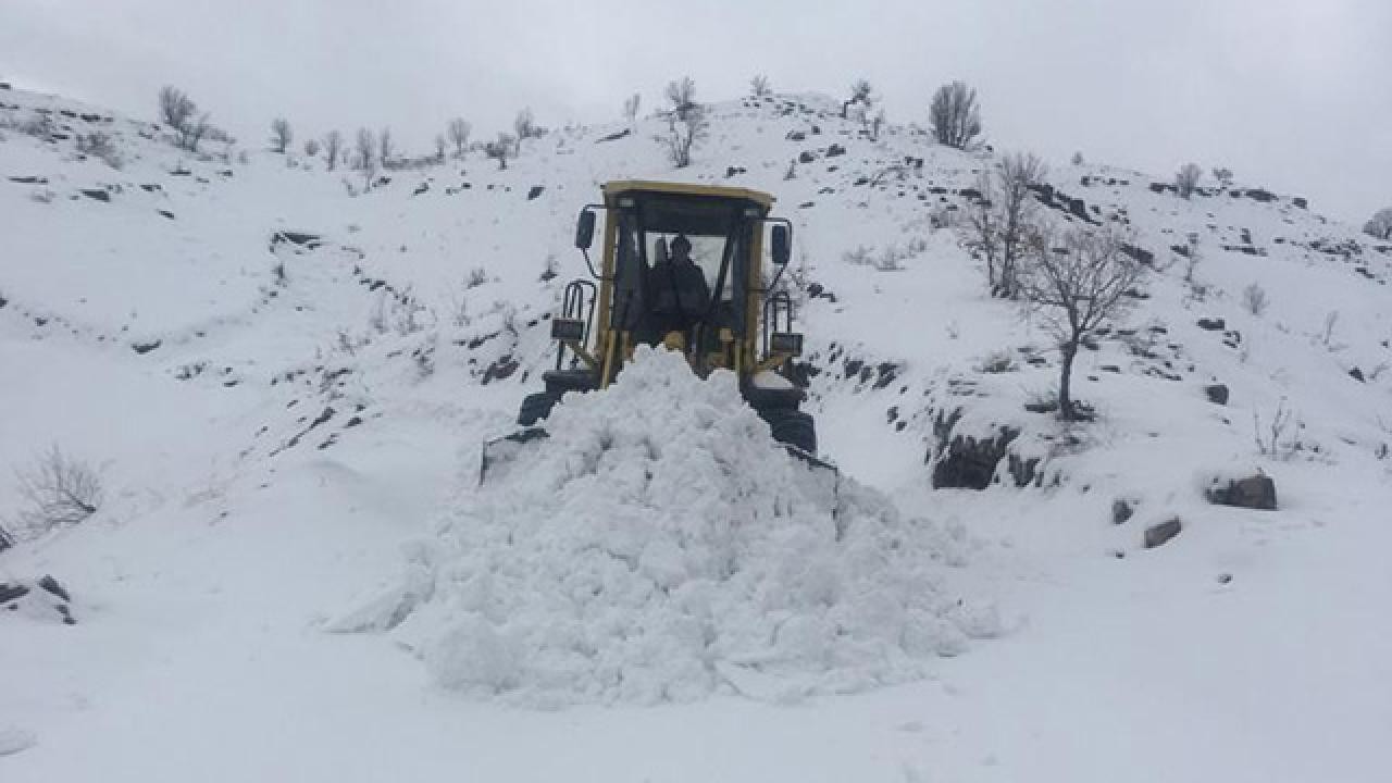 2 ilde yoğun kar nedeniyle 466 yol ulaşıma kapandı