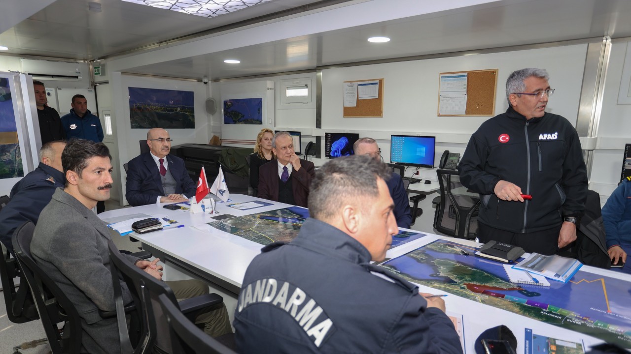 Marmara Denizi'nde batan geminin mürettebatını arama çalışmaları 12. gününde devam ediyor