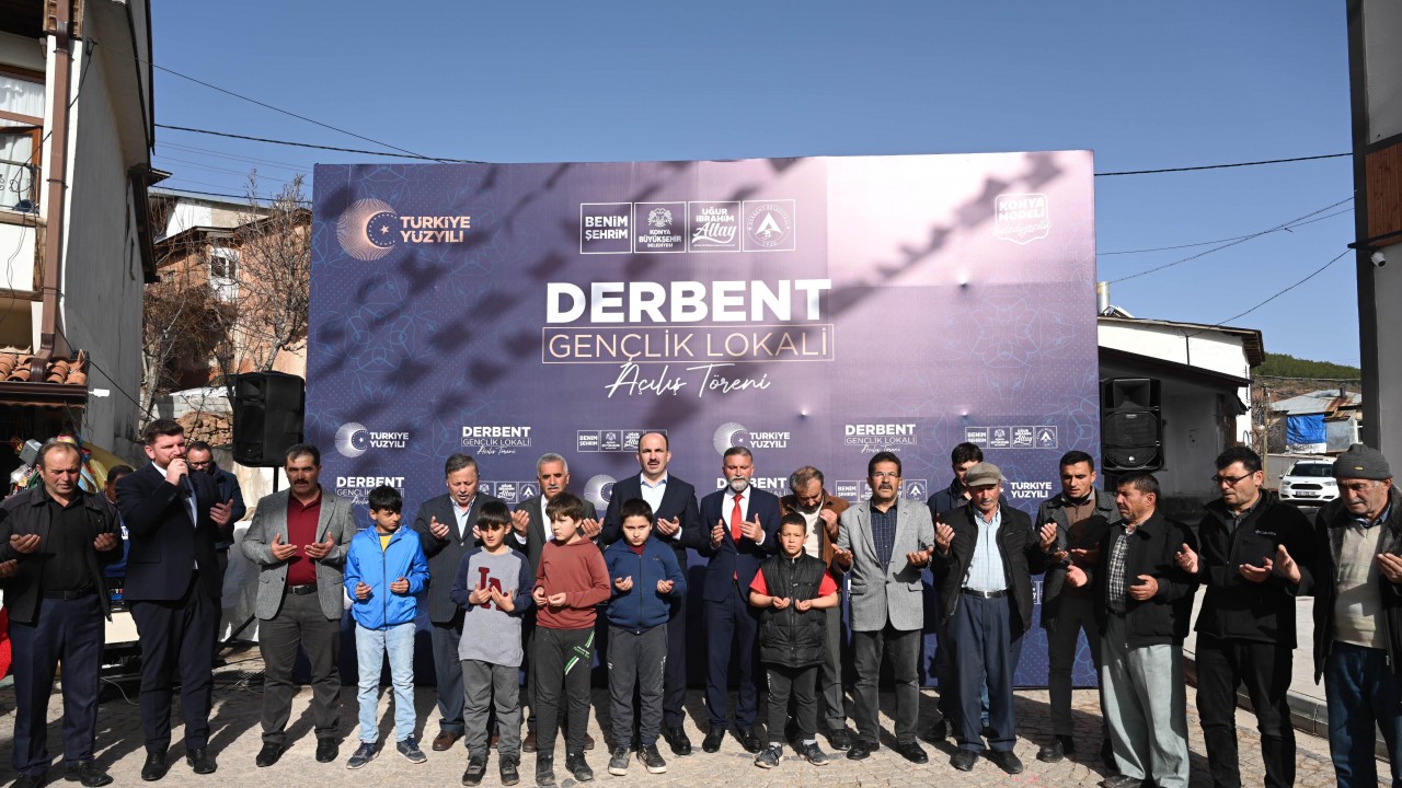 Başkan Altay Derbent’e kazandırılan gençlik lokalini açtı