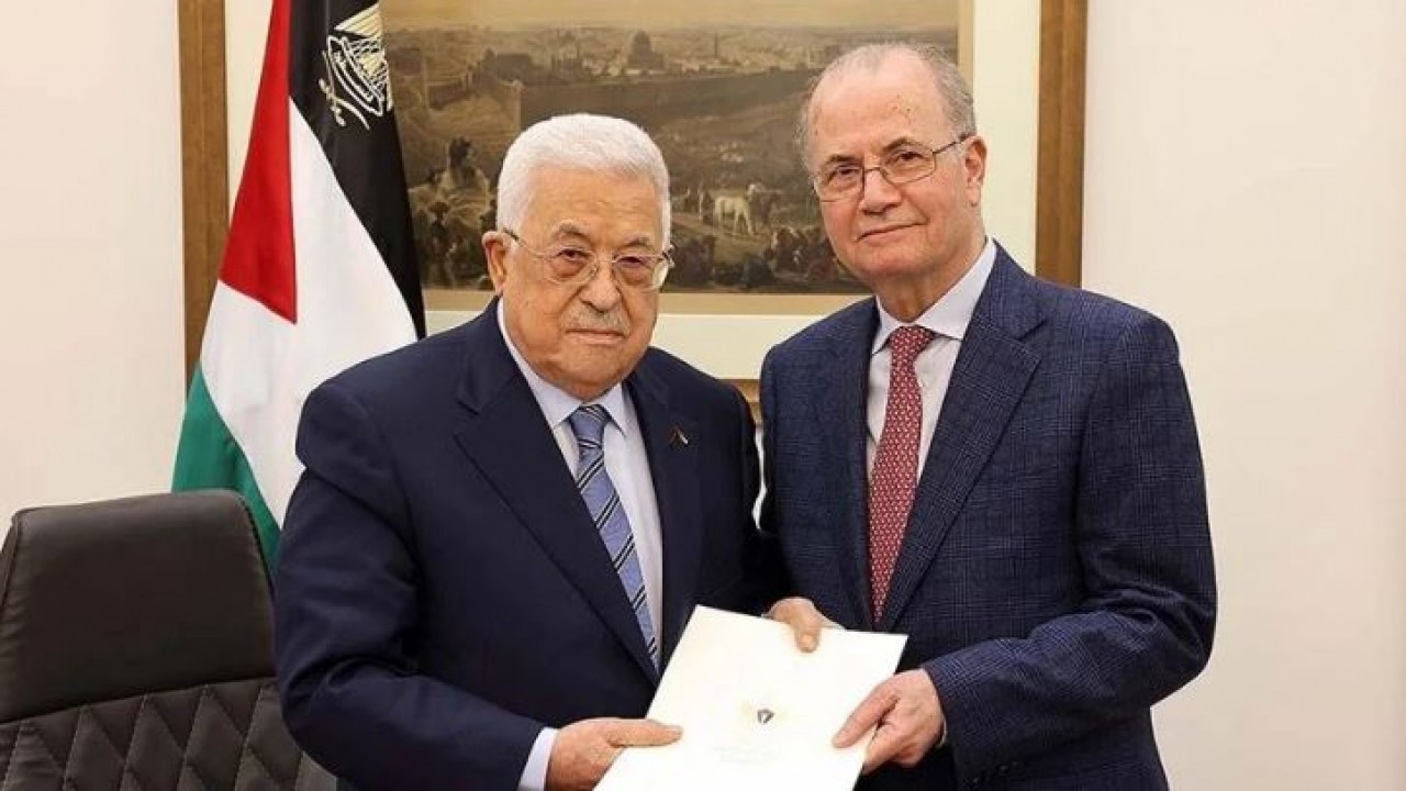 Filistin’in yeni Başbakanı Mustafa, kabinesini Devlet Başkanı Abbas’a sundu