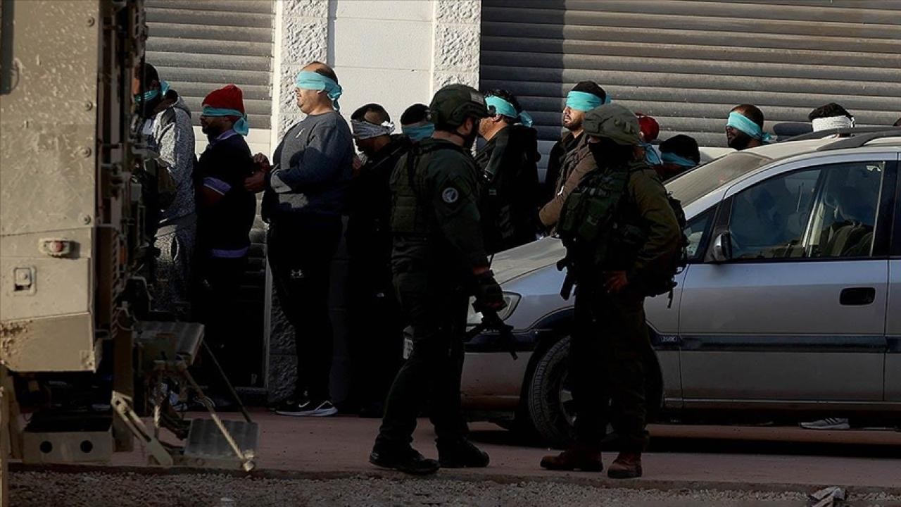 İsrail güçleri Batı Şeria’da çok sayıda Filistinliyi gözaltına aldı