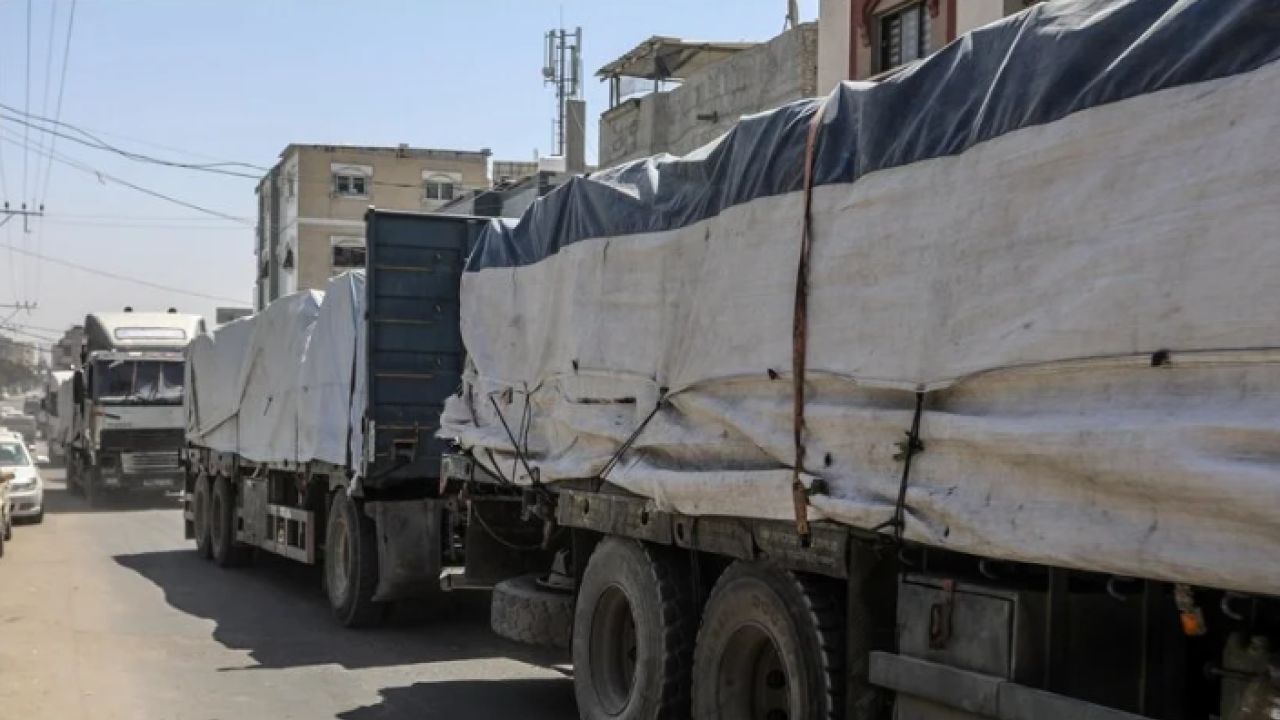 BAE, Gazze’nin kuzeyine kara yoluyla ilk yardım konvoyunun ulaştığını açıkladı