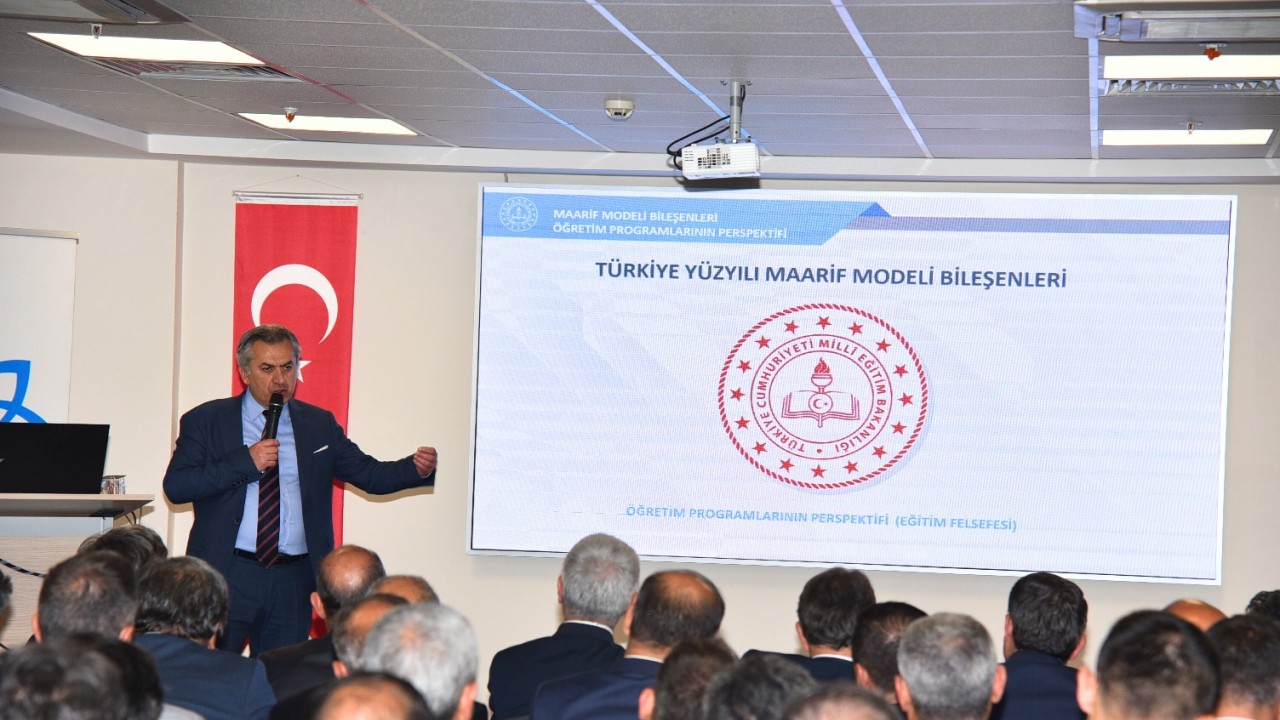 İl Milli Eğitim Müdürü Murat Yiğit “Türkiye Yüzyılı Maarif Modeli“nıi anlattı