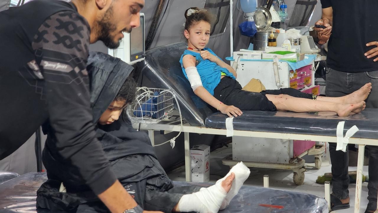 İsrail Gazze ve Refah’a saldırıyor: Çok sayıda kişi öldü ve yaralandı