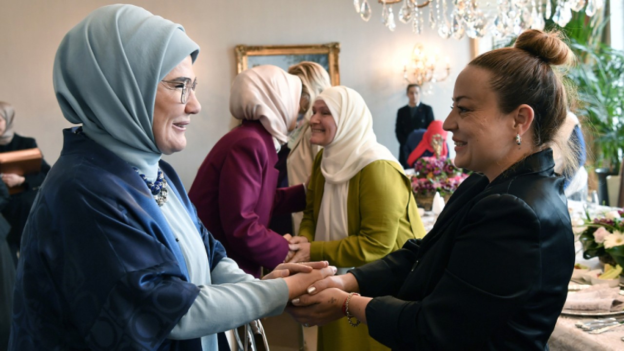 Emine Erdoğan: Bütün insanlığa kucak açan medeniyetimizi, anne kalbine benzetiyorum