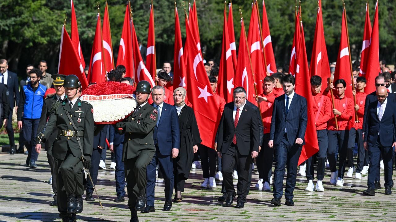 Bakan Bak ve beraberindeki heyet Anıtkabir’i ziyaret etti