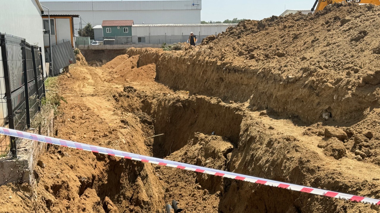 Tuzla’da inşaat alanında 3 işçi göçük altında kaldı