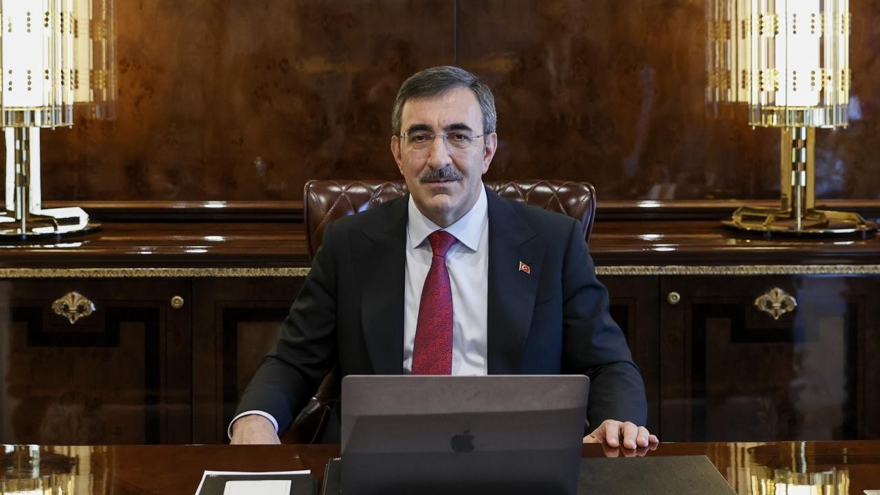 Cumhurbaşkanı Yardımcısı Yılmaz, Beşiktaş’ı tebrik etti