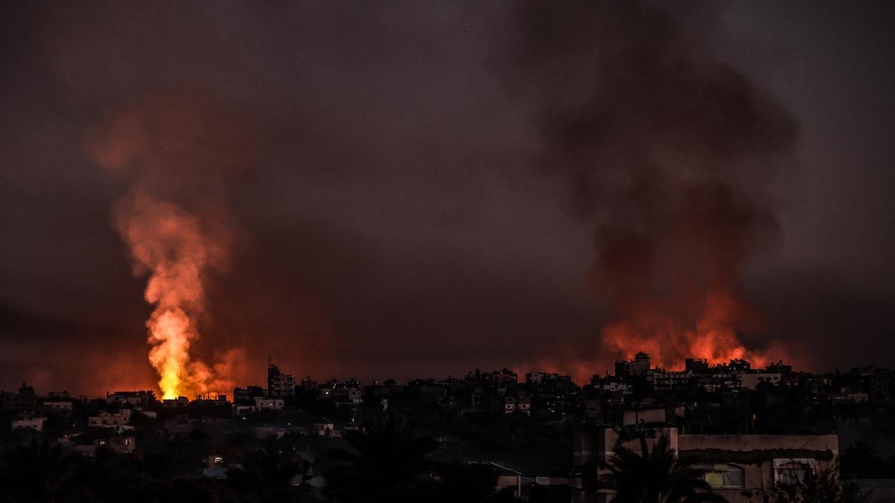 İsrail Refah’ta çadır kenti vurdu