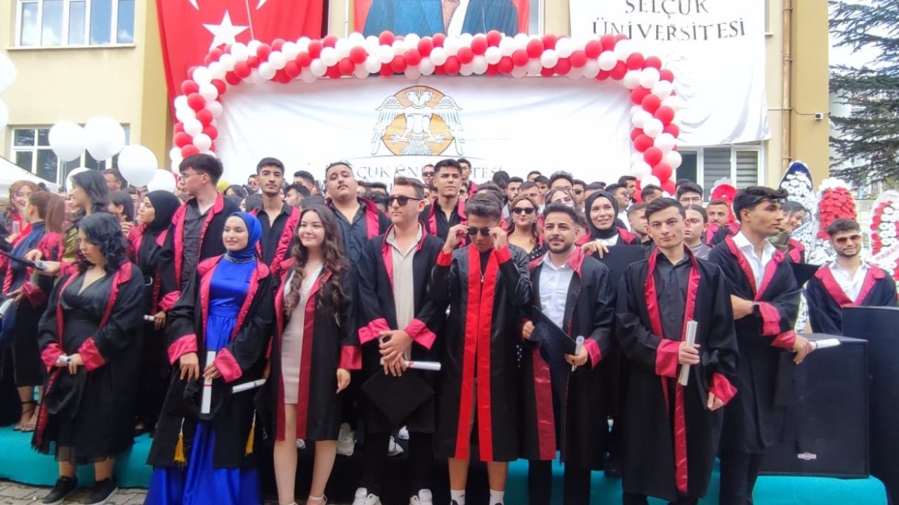 SÜ Huğlu MYO’da mezuniyet heyecanı