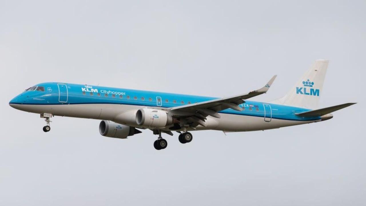 Hollanda'da uçak motoruna kapılan kişi öldü