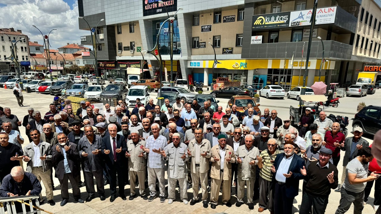 Konya'nın bu ilçesinde hacı adayları dualarla uğurlandı