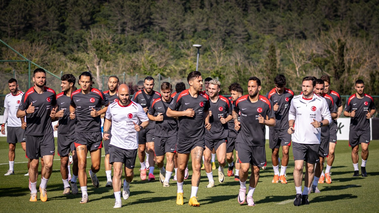 A Milli Futbol Takımı tam kadro çalıştı