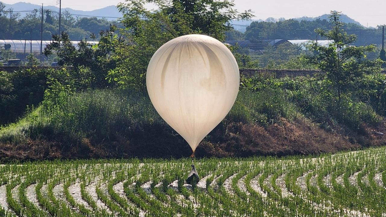 Güney Kore “çöp balonu gerilimi“ nedeniyle Pyongyang ile uzlaşma anlaşmasını askıya almayı planlıyor