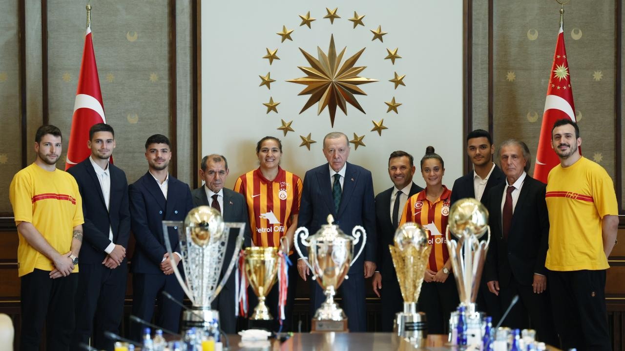 Cumhurbaşkanı Erdoğan Galatasaray Spor Kulübü'nü kabul etti