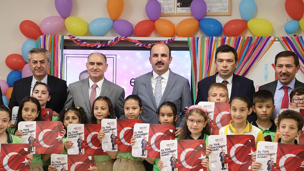 Başkan Altay öğrencilerin karne heyecanına ortak oldu 