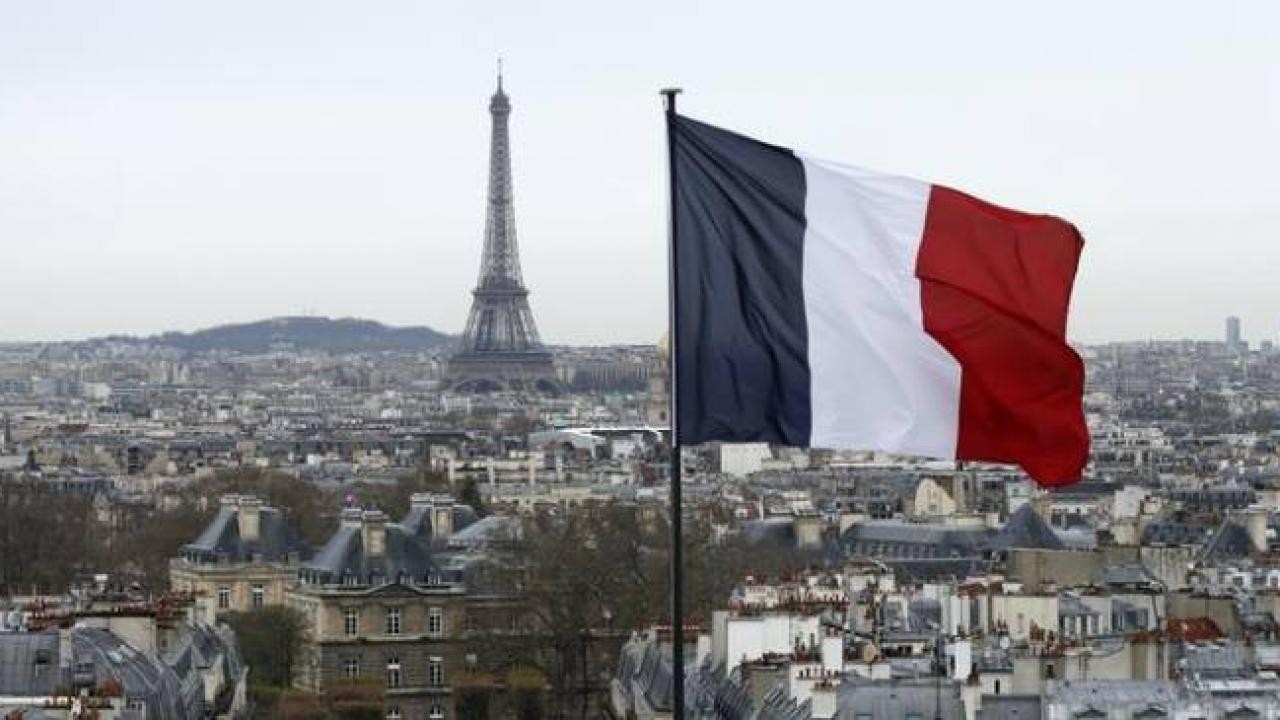 Fransa'da aşırı sağla ittifak isteyen merkez sağcı lidere partisinden ikinci kez ihraç kararı