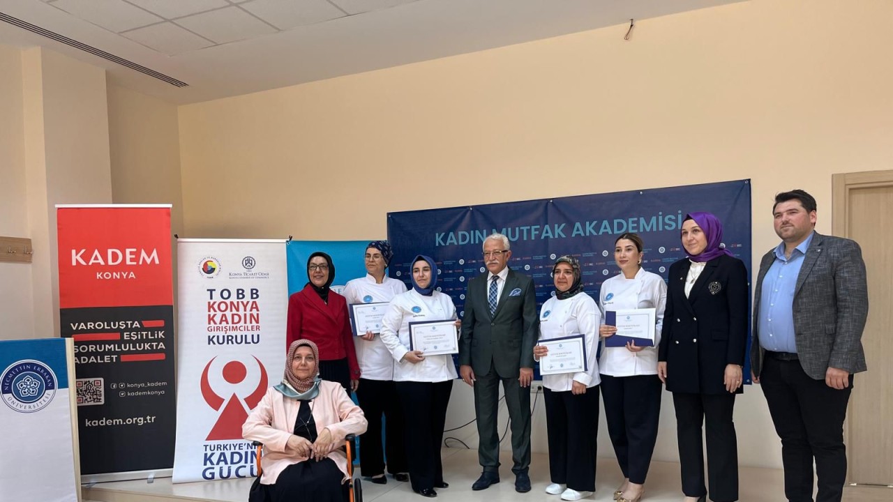 Konya'da geleceğin aşçıları sertifikalarını aldı