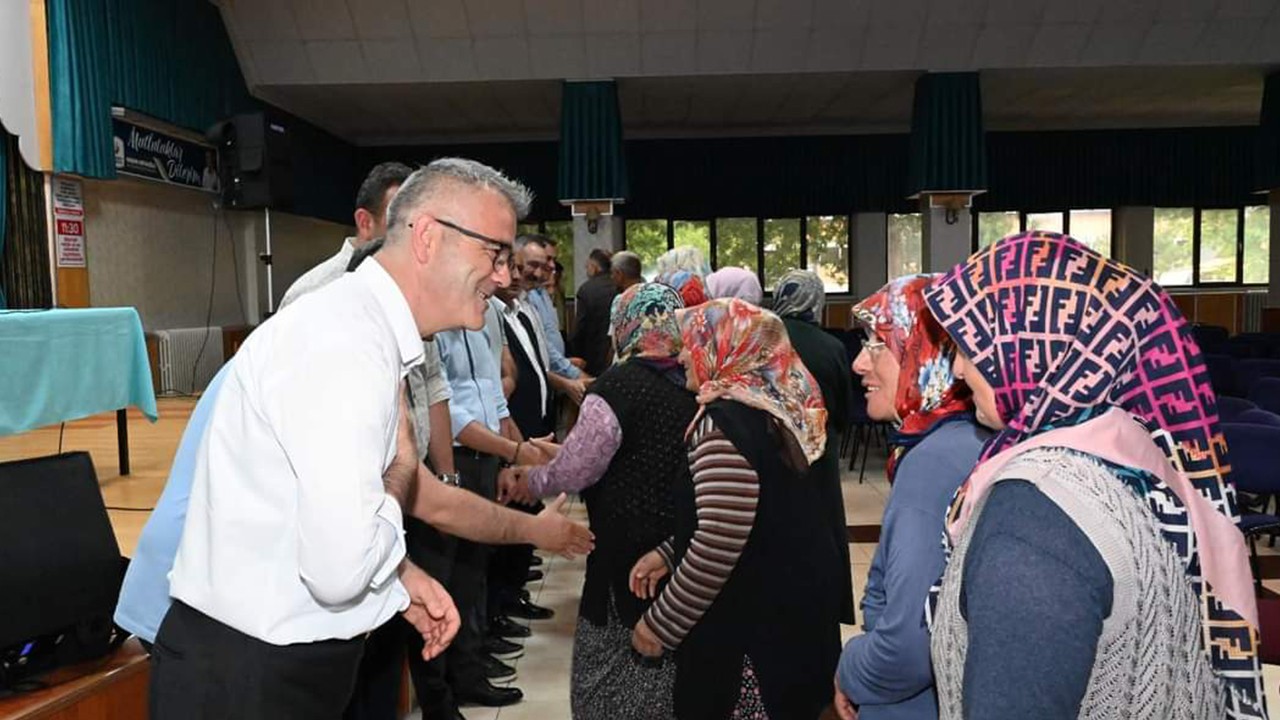 Başkan Ustaoğlu çalışma arkadaşlarıyla bayramlaştı 