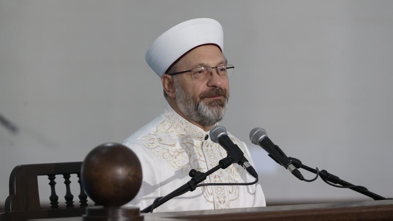 Diyanet İşleri Başkanı Erbaş Arafat'ta vakfe duasını yaptırdı