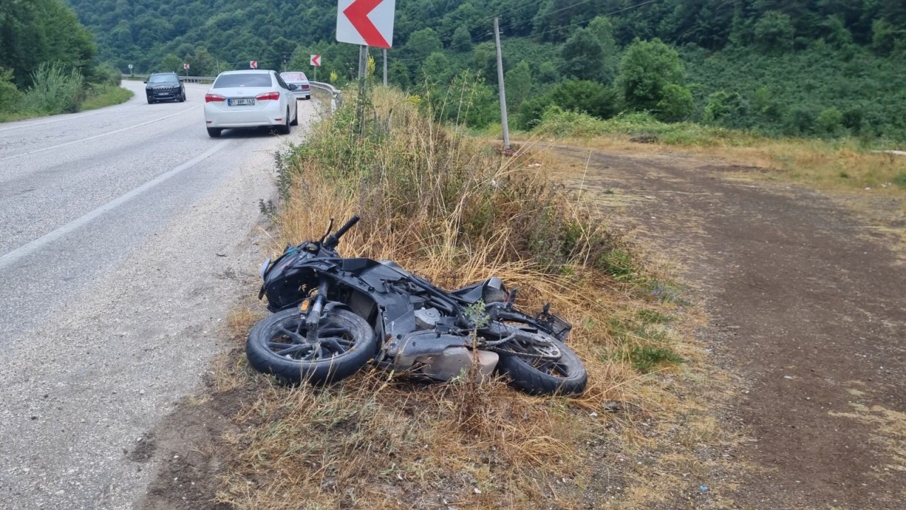 Motosikletin çarptığı yayanın sağ bacağı koptu, sürücü de ağır yaralı