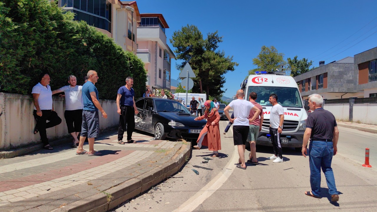 Cip ile otomobilin çarpıştığı kazada 1’i bebek, 1’i çocuk 6 kişi yaralandı