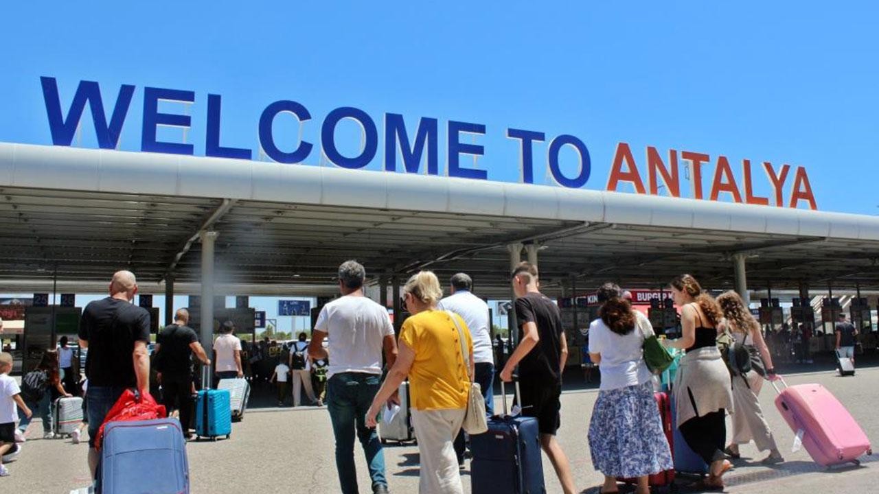 Antalya Havalimanı’nda uçuş ve yolcu sayısı rekoru kırıldı