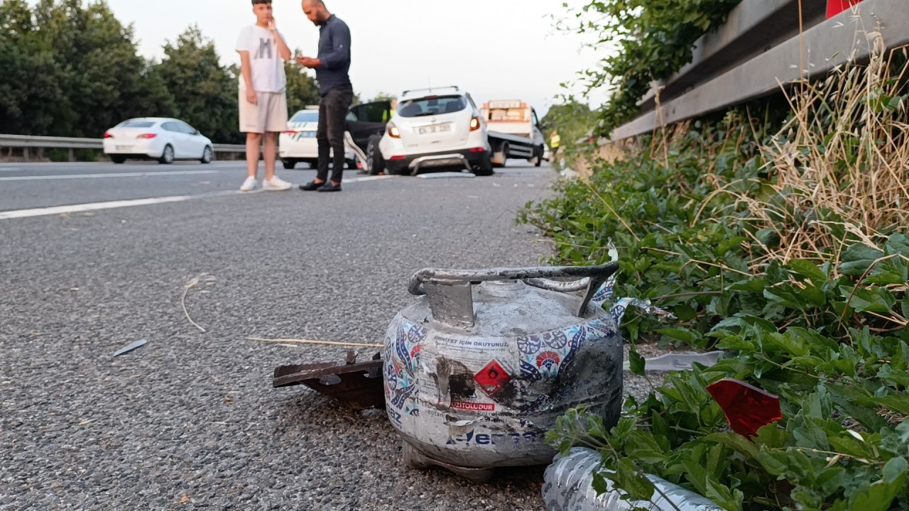 Otoyola düşen piknik tüpü kazaya neden oldu; 1 ölü, 3 yaralı