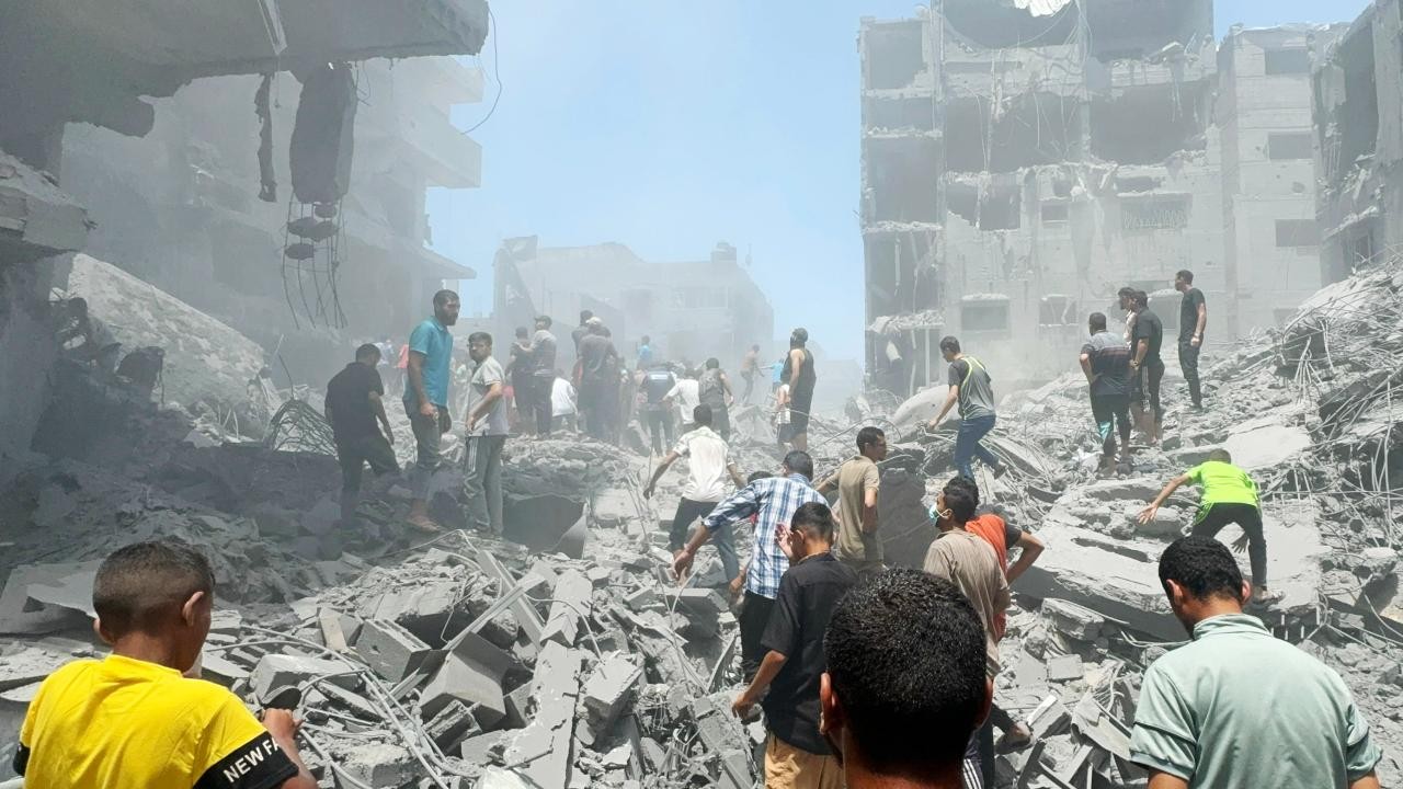 İsrail ordusunun Gazze'nin çeşitli bölgelerine düzenlediği saldırılarda en az 9 kişi öldü