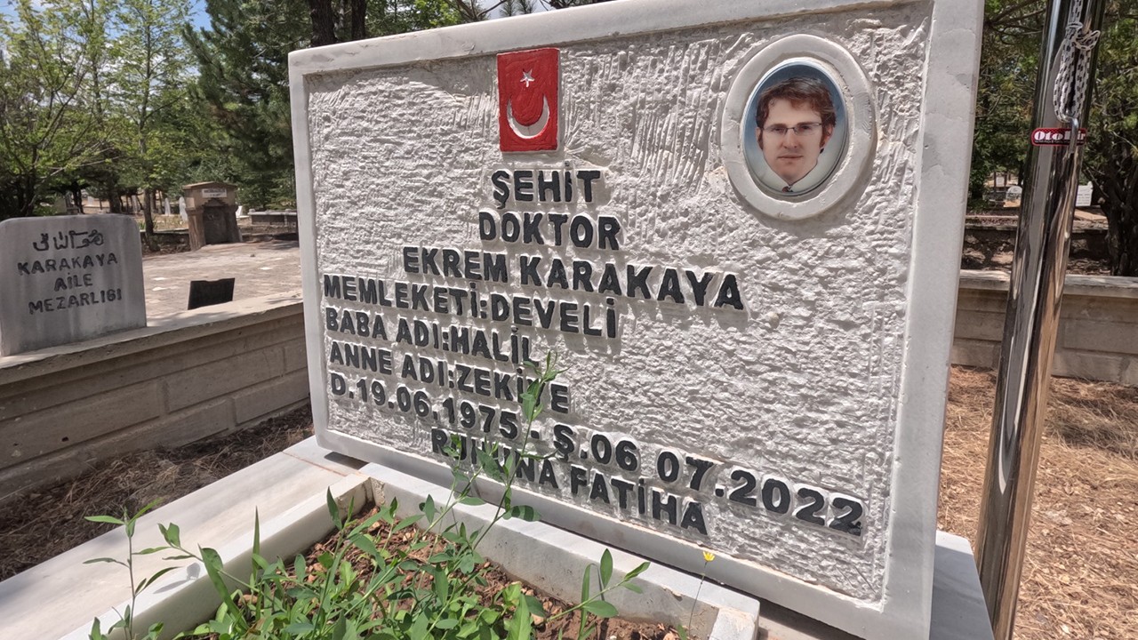 Silahlı saldırıda hayatını kaybeden Dr. Ekrem Karakaya, Kayseri'de anıldı