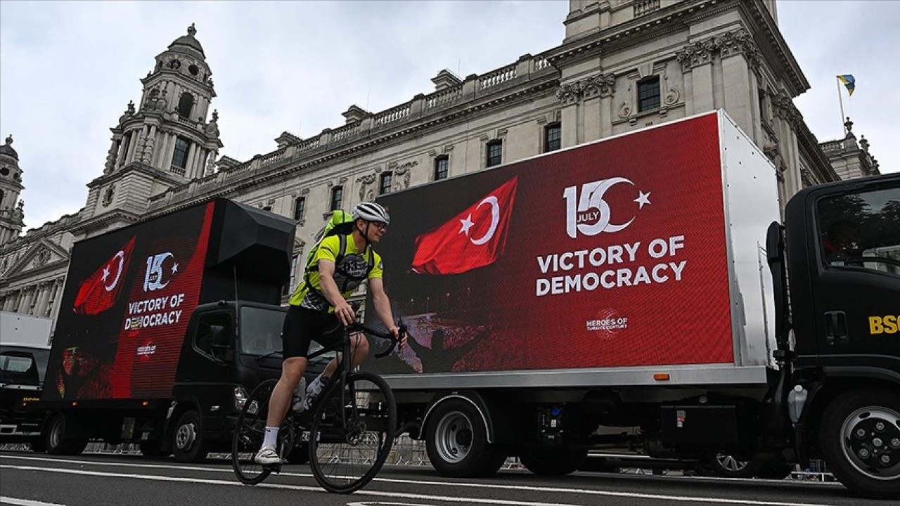 Türk halkının 15 Temmuz mücadelesi Londra sokaklarında anlatıldı