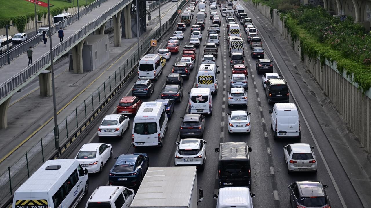 Trafikteki taşıt sayısı haziranda 196 bin 692 arttı