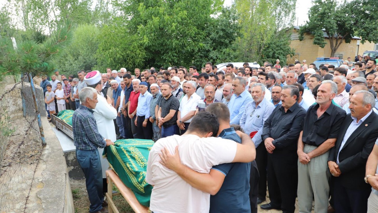 Tavuk kavgasında anne ve oğlunu öldüren şüpheli, 20 yıl önce de eşini öldürmüş